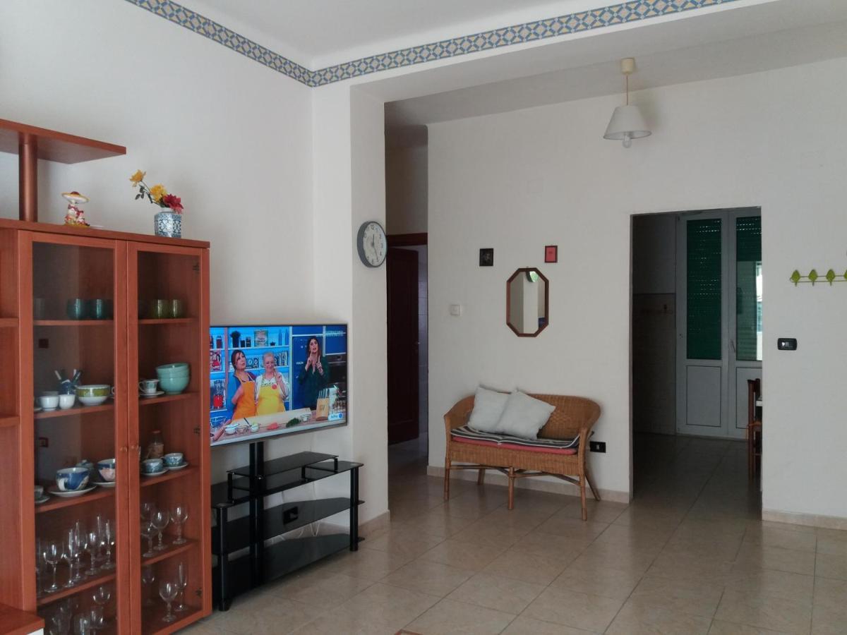 Casa Vacanze Lida มารีนาดีคาร์รารา ภายนอก รูปภาพ