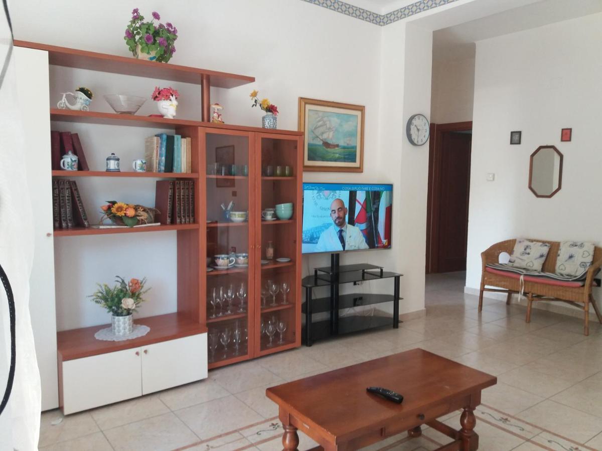 Casa Vacanze Lida มารีนาดีคาร์รารา ภายนอก รูปภาพ