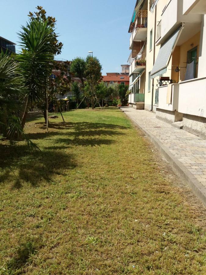 Casa Vacanze Lida มารีนาดีคาร์รารา ภายนอก รูปภาพ