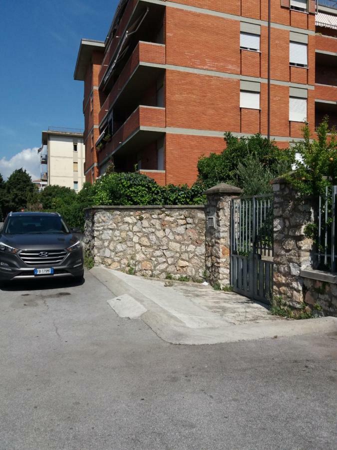 Casa Vacanze Lida มารีนาดีคาร์รารา ภายนอก รูปภาพ